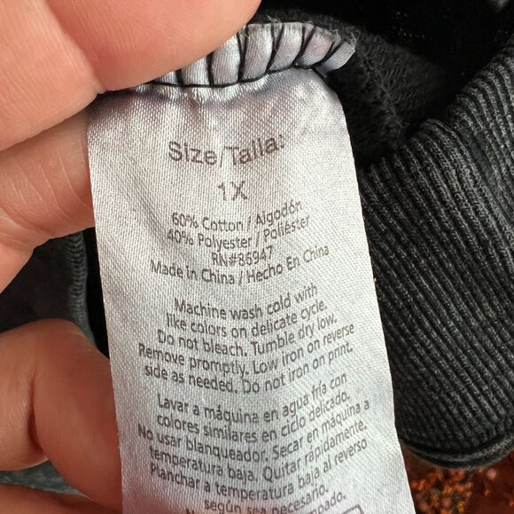 Peanut St. Patrick's Day Womens Plus Size 1X Sweatshirt Black Washed Distressed - Picture 11 of 11